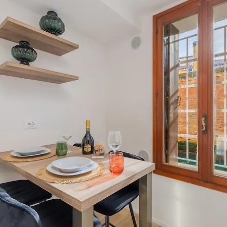 Ca' San Giacomo Canal View *